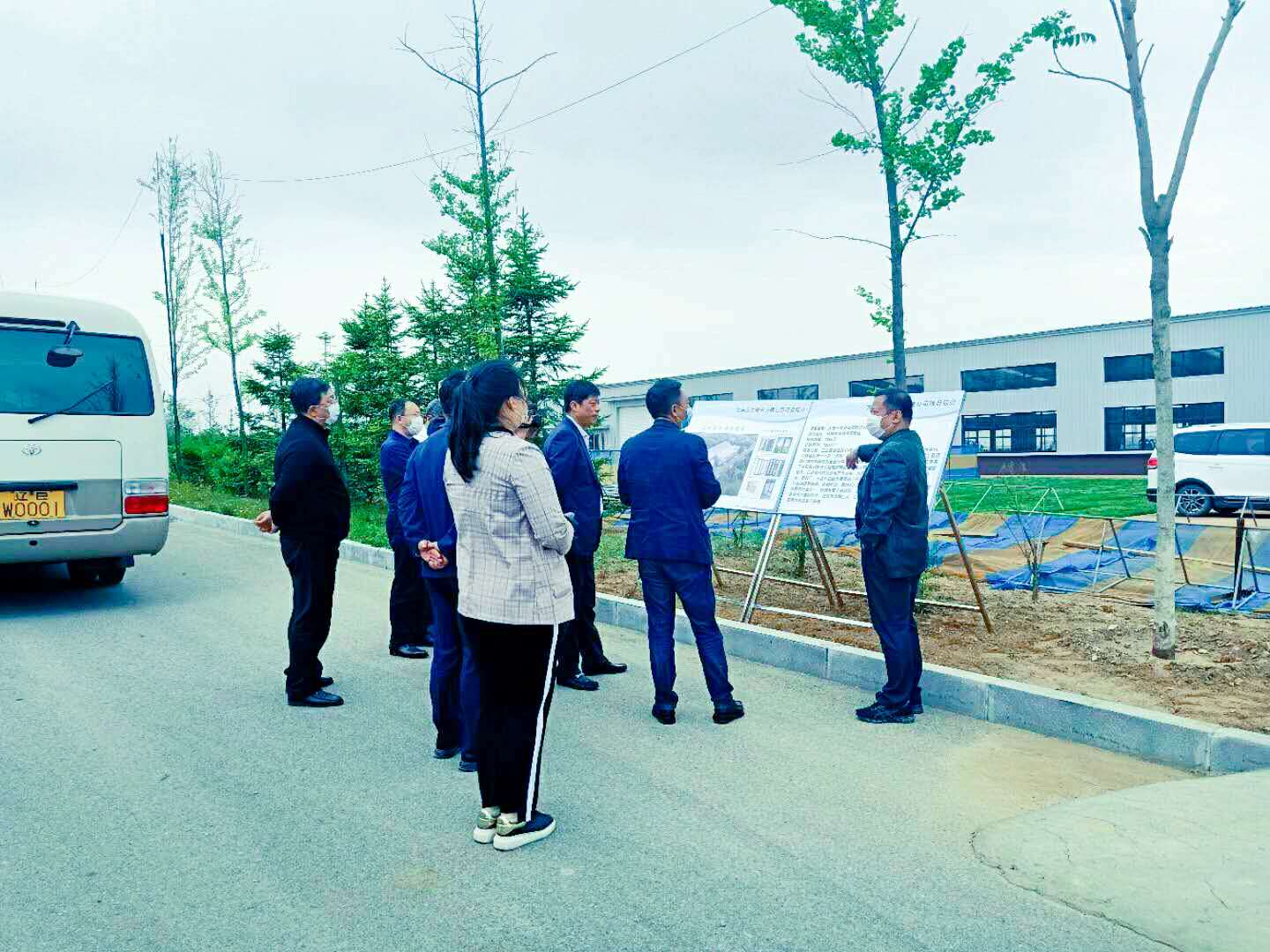 喜报！普兰店区政府领导莅临指导三立窗业！